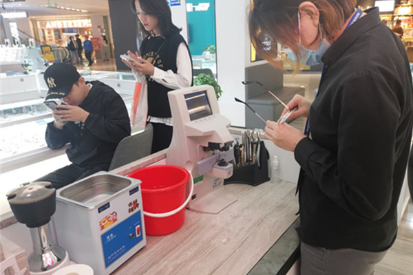 宝岛眼镜连锁加盟